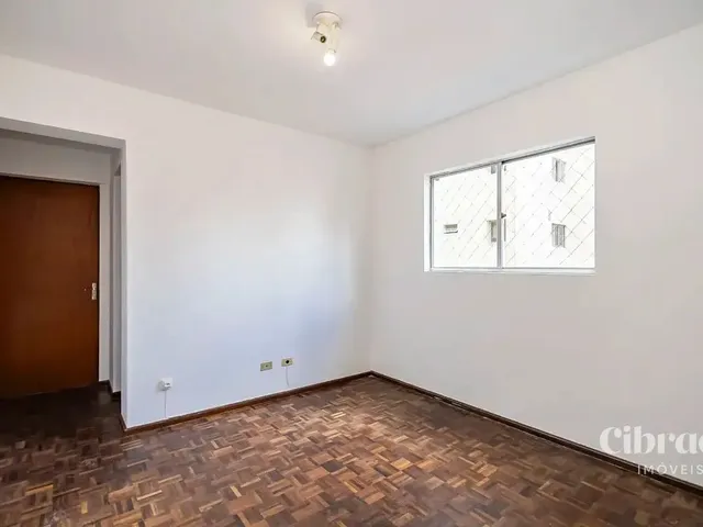 Apartamento 1 quarto e 1 banheiro, para alugar, no bairro Centro em Curitiba