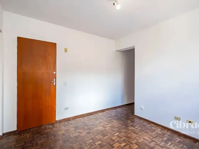 Apartamento 1 quarto e 1 banheiro, para alugar, no bairro Centro em Curitiba