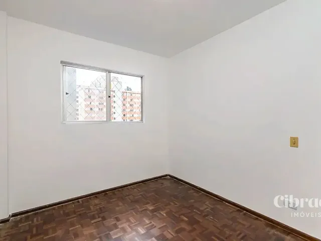 Apartamento 1 quarto e 1 banheiro, para alugar, no bairro Centro em Curitiba