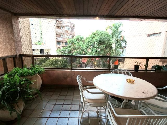 Foto do Apartamento - Ed. Ariane, apartamento para  locação, centro, 1 por andar, mobiliado, 432m², 4 suítes (sendo 1 suíte master), 6 banheiros, 3 vagas de garagem. | Guepardo Imob