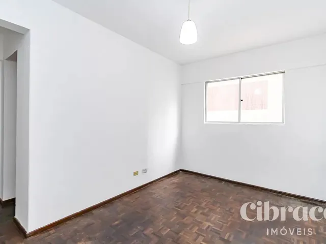 Apartamento 1 quarto e 1 banheiro, para alugar, no bairro Centro em Curitiba