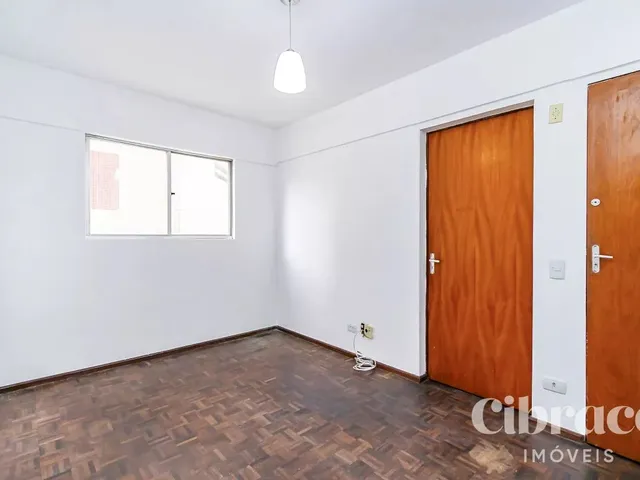 Apartamento 1 quarto e 1 banheiro, para alugar, no bairro Centro em Curitiba