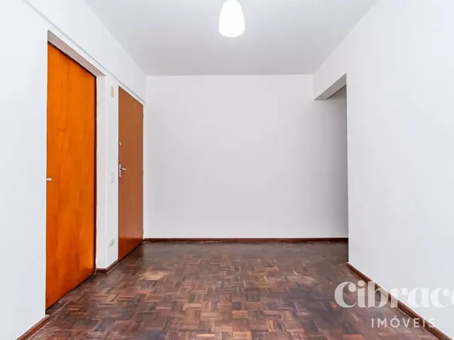 Apartamento 1 quarto e 1 banheiro, para alugar, no bairro Centro em Curitiba