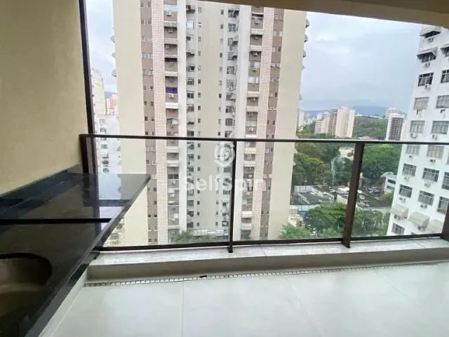 Apartamento 4 quartos e 4 banheiros, para alugar, no bairro Icaraí em Niterói