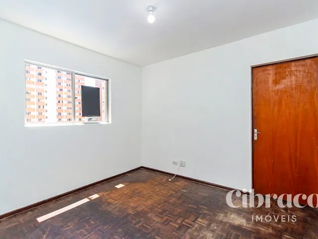 Apartamento 1 quarto e 1 banheiro, para alugar, no bairro Centro em Curitiba