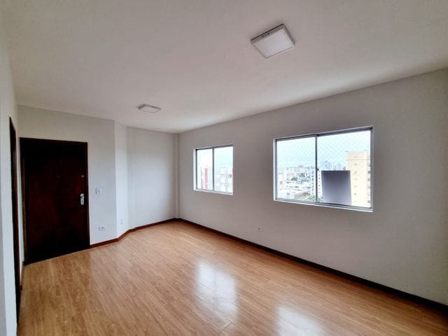 Foto do Apartamento - Apartamento para venda no Centro com  area útil de 70 mts, 3 dormitorios, 1 bwc social e 1 bwc de serviço,  andar alto, 1 vaga de garagem, Londrina | Guepardo Imob