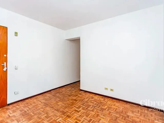 Apartamento 1 quarto e 1 banheiro, para alugar, no bairro Centro em Curitiba