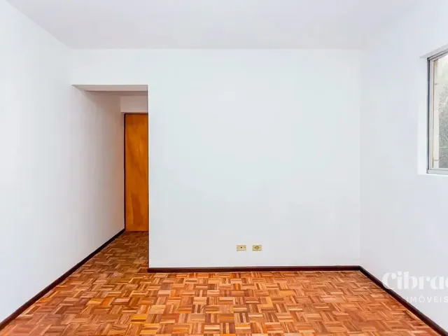 Apartamento 1 quarto e 1 banheiro, para alugar, no bairro Centro em Curitiba