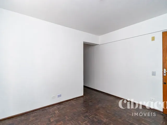 Apartamento 1 quarto e 1 banheiro, para alugar, no bairro Centro em Curitiba