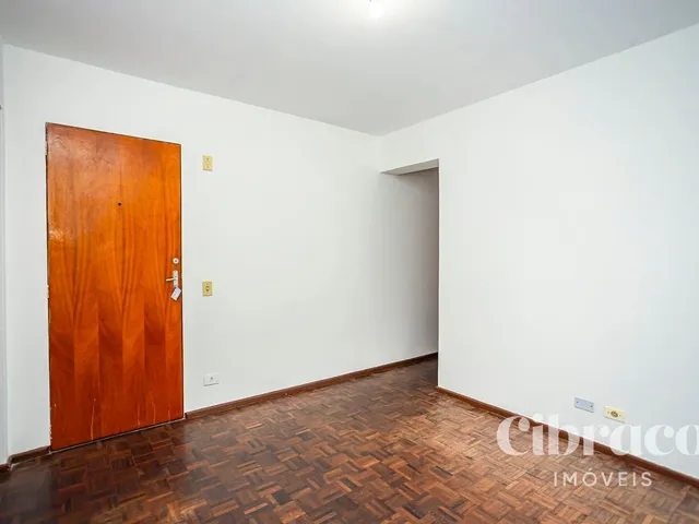 Apartamento 1 quarto e 1 banheiro, para alugar, no bairro Centro em Curitiba