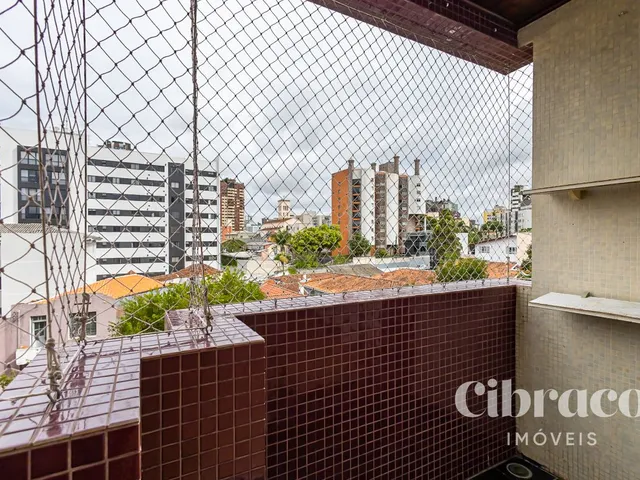 Apartamento 3 quartos e 2 banheiros, para alugar, no bairro Centro em Curitiba