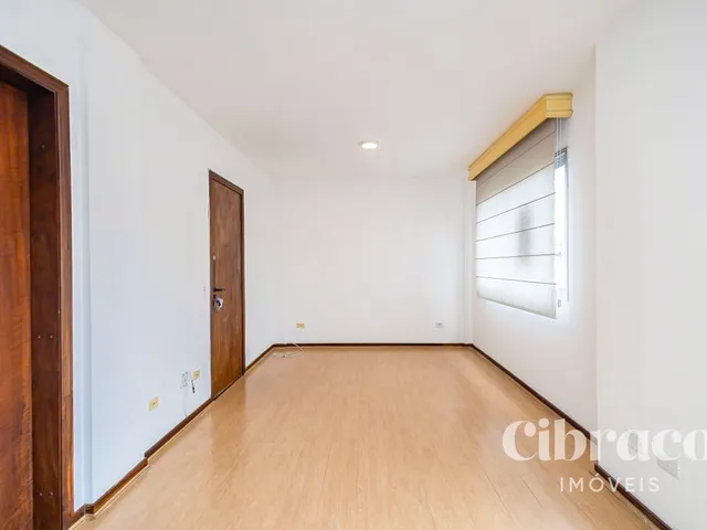 Apartamento 3 quartos e 2 banheiros, para alugar, no bairro Centro em Curitiba
