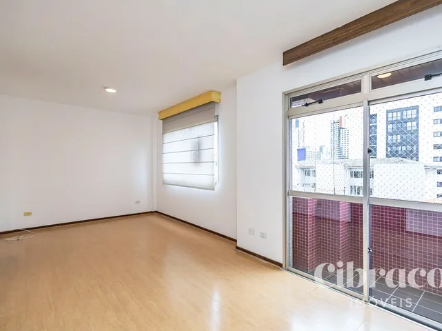Apartamento 3 quartos e 2 banheiros, para alugar, no bairro Centro em Curitiba