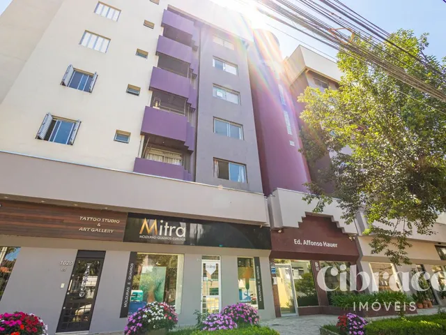 Apartamento 3 quartos e 2 banheiros, para alugar, no bairro Centro em Curitiba