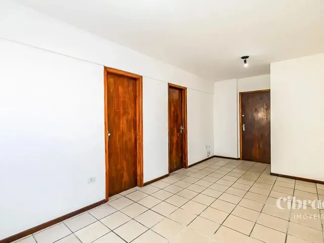 Apartamento 1 quarto e 1 banheiro, para alugar, no bairro Centro em Curitiba
