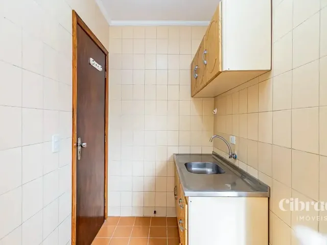 Apartamento 1 quarto e 1 banheiro, para alugar, no bairro Centro em Curitiba