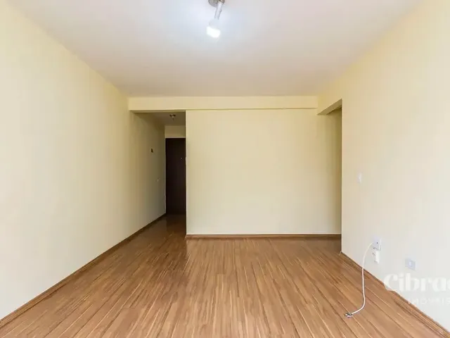 Apartamento 2 quartos e 2 banheiros, para alugar, no bairro Água Verde em Curitiba