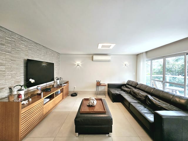 Foto do Apartamento - Apartamento à venda, Com 3 Quartos, 1 Suíte, 187m² Reformado no Itaim Bibi com 2 Vagas e Varanda | Paulista Imóveis