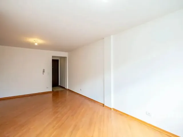 Apartamento 3 quartos e 2 banheiros, para alugar, no bairro Centro Cívico em Curitiba