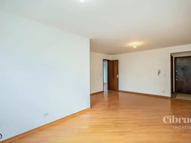 Apartamento 3 quartos e 2 banheiros, para alugar, no bairro Centro Cívico em Curitiba