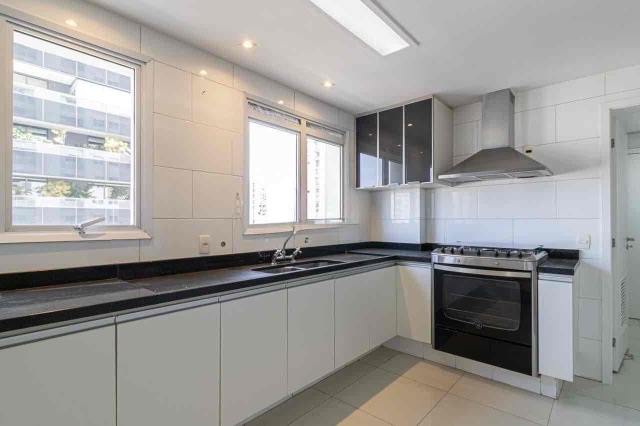 Apartamento com 220m² 3 quartos e 6 banheiros, à venda, no bairro Itaim Bibi em São Paulo
