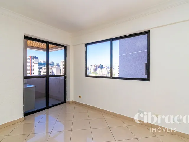 Apartamento 1 quarto e 1 banheiro, para alugar, no bairro Centro em Curitiba