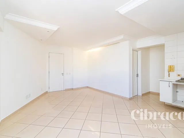 Apartamento 1 quarto e 1 banheiro, para alugar, no bairro Centro em Curitiba