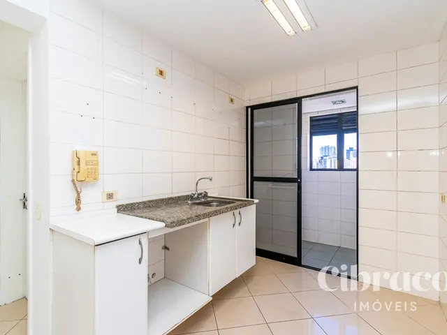 Apartamento 1 quarto e 1 banheiro, para alugar, no bairro Centro em Curitiba