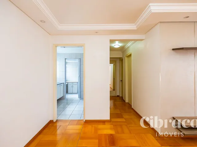 Apartamento 2 quartos e 1 banheiro, para alugar, no bairro Portão em Curitiba