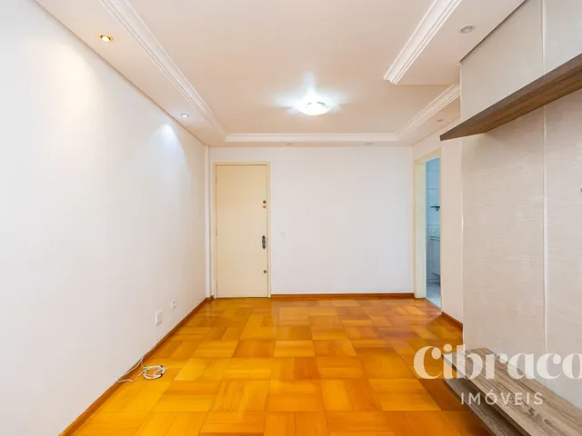 Apartamento 2 quartos e 1 banheiro, para alugar, no bairro Portão em Curitiba