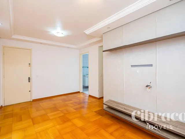 Apartamento 2 quartos e 1 banheiro, para alugar, no bairro Portão em Curitiba