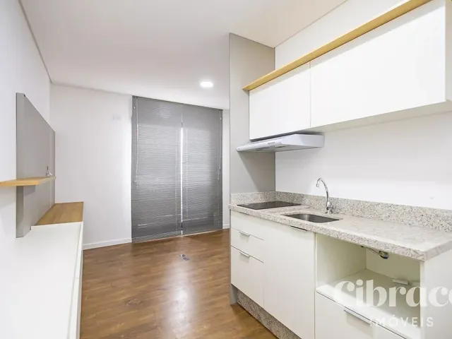 Apartamento 1 quarto e 1 banheiro, para alugar, no bairro Centro em Curitiba