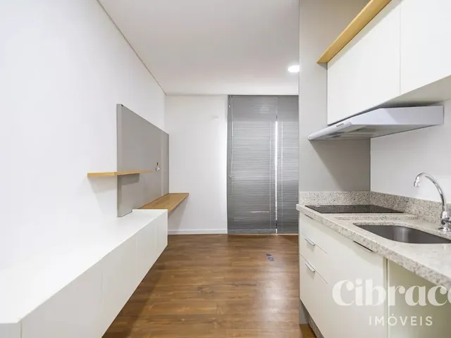 Apartamento 1 quarto e 1 banheiro, para alugar, no bairro Centro em Curitiba