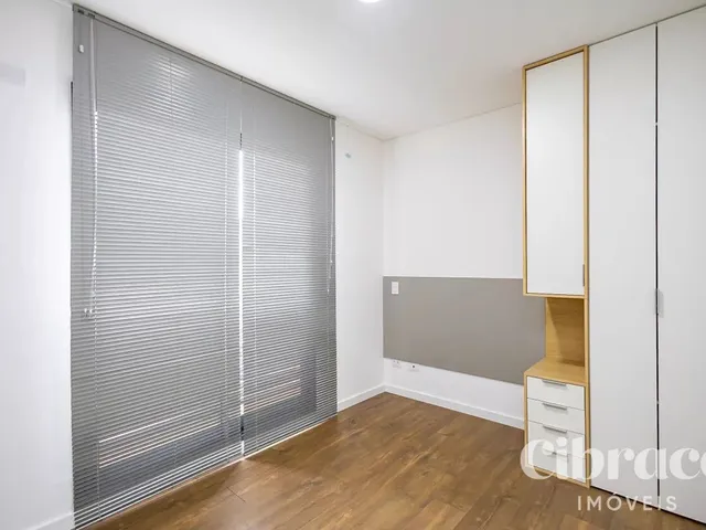 Apartamento 1 quarto e 1 banheiro, para alugar, no bairro Centro em Curitiba