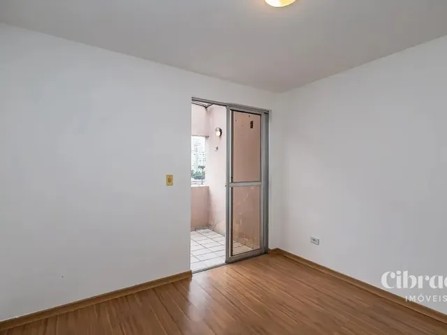 Apartamento 1 quarto e 1 banheiro, para alugar, no bairro Centro em Curitiba