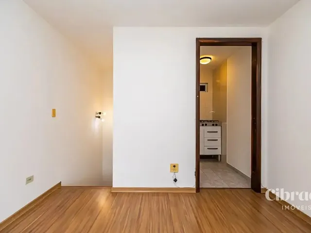 Apartamento 1 quarto e 1 banheiro, para alugar, no bairro Centro em Curitiba