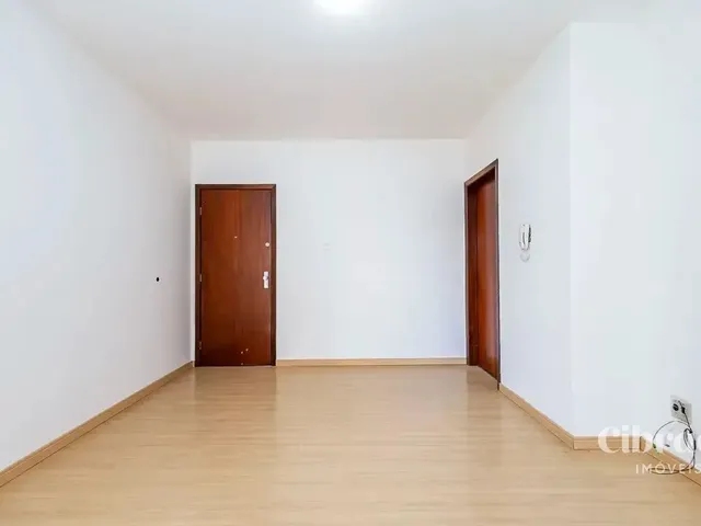 Apartamento 2 quartos e 1 banheiro, para alugar, no bairro Água Verde em Curitiba
