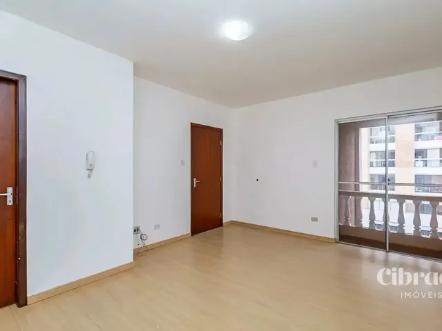 Apartamento 2 quartos e 1 banheiro, para alugar, no bairro Água Verde em Curitiba