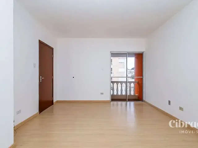 Apartamento 2 quartos e 1 banheiro, para alugar, no bairro Água Verde em Curitiba
