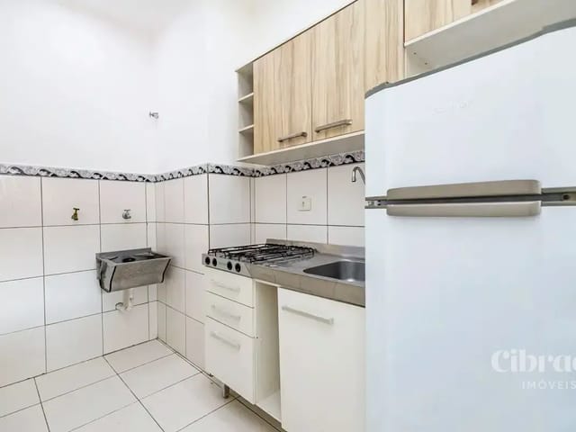 Apartamento 1 quarto e 1 banheiro, para alugar, no bairro Centro em Curitiba