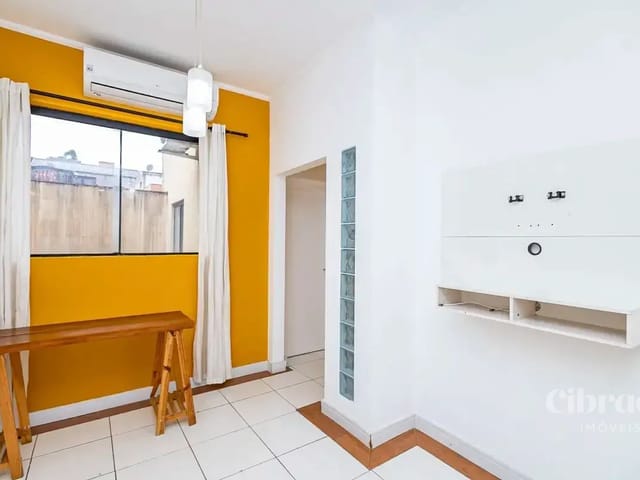 Apartamento 1 quarto e 1 banheiro, para alugar, no bairro Centro em Curitiba
