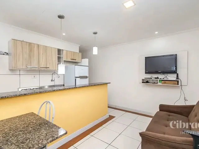 Apartamento 1 quarto e 1 banheiro, para alugar, no bairro Centro em Curitiba