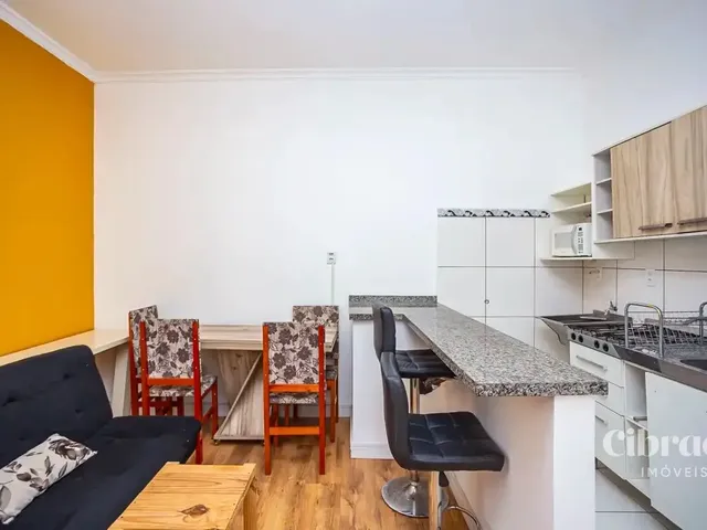 Apartamento 1 quarto e 1 banheiro, para alugar, no bairro Centro em Curitiba