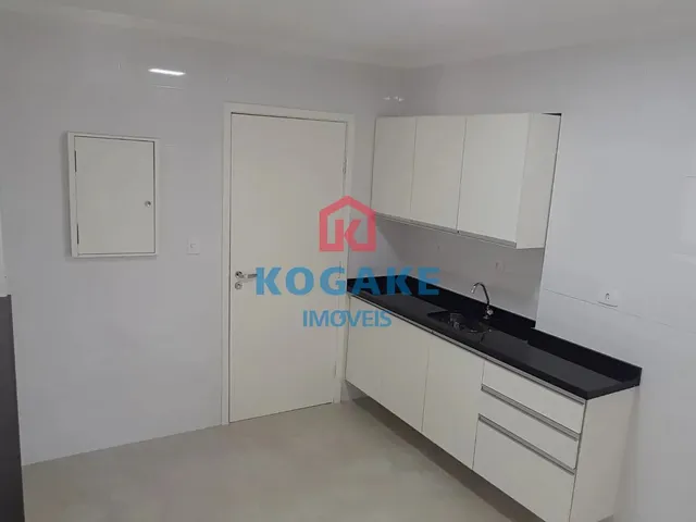 Apartamento com 10m² 3 quartos e 3 banheiros, para alugar, no bairro Vila Adyana em São José Dos Campos