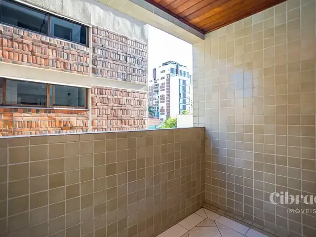 Apartamento 1 quarto e 1 banheiro, para alugar, no bairro Batel em Curitiba