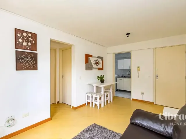 Apartamento 2 quartos e 1 banheiro, para alugar, no bairro Água Verde em Curitiba