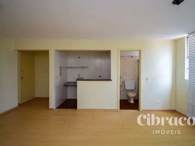 Apartamento 1 quarto e 1 banheiro, para alugar, no bairro Centro em Curitiba