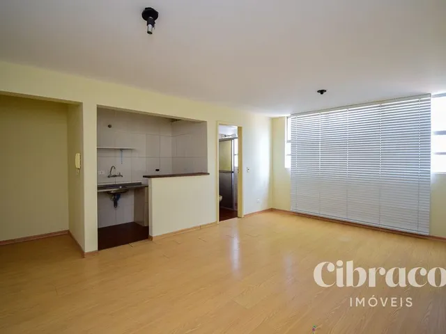 Apartamento 1 quarto e 1 banheiro, para alugar, no bairro Centro em Curitiba
