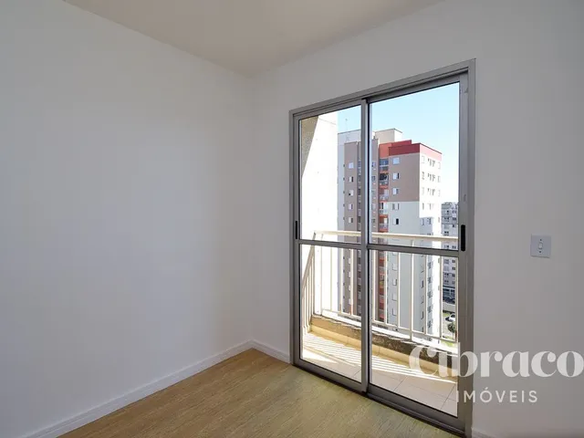 Apartamento 2 quartos e 1 banheiro, para alugar, no bairro Pinheirinho em Curitiba
