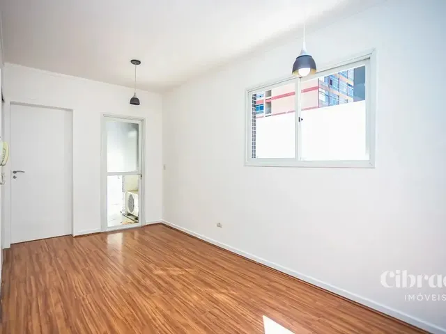 Apartamento 1 quarto e 1 banheiro, para alugar, no bairro Centro em Curitiba